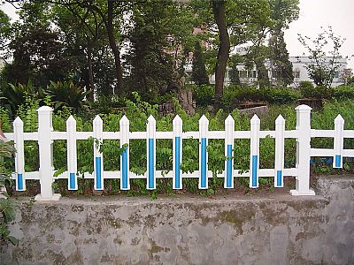 PVC草坪围栏有什么样的优势特点